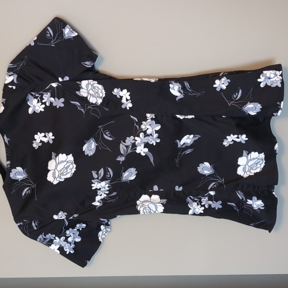 Jaanuu Scrub Top - Picture 4 of 4